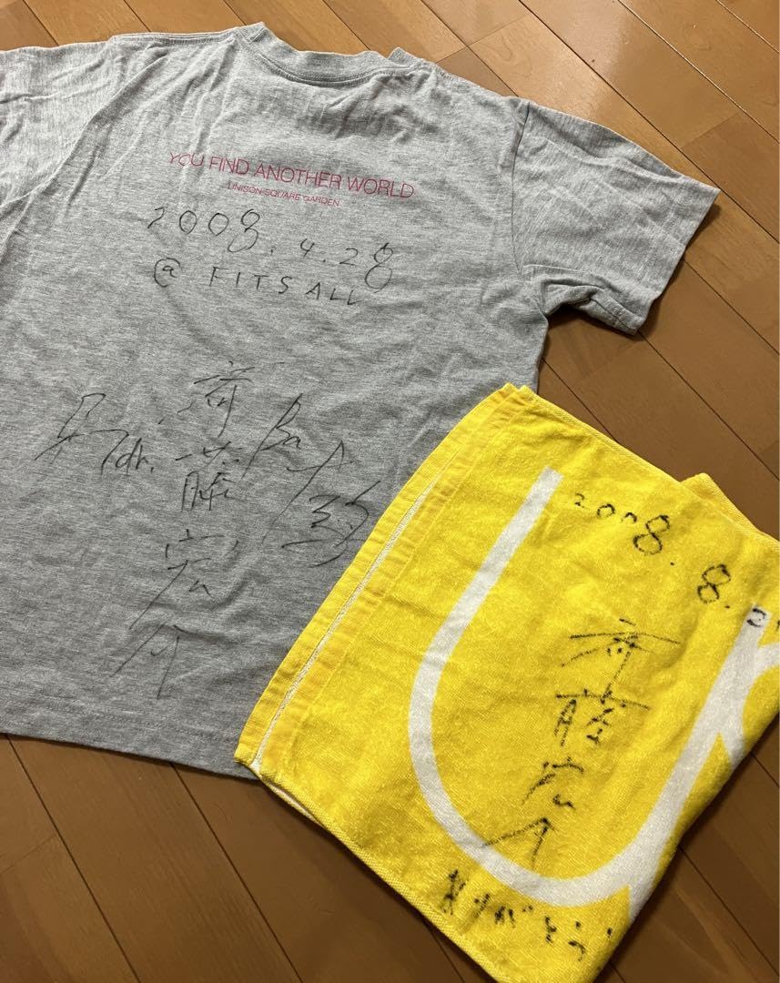 【希少品初期】UNISON SQUARE GARDEN Tシャツ 全員サイン入り Amazon.co.jp: UNISON SQUARE GARDEN サイン入りTシャツ＆タオル : DIY